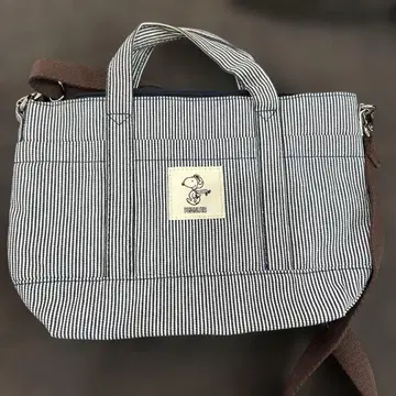 수납 공간이 많아 편리한 스누피 PEANUTS 스트라이프 토트백