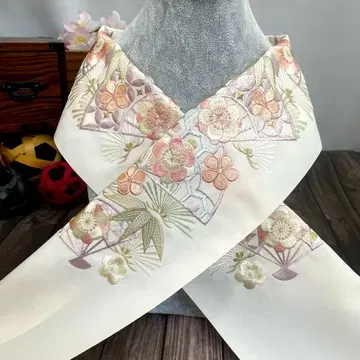 예복 등에 행운의 디자인으로 화려한 자수 장식용 깃 일본제 새상품