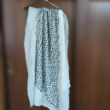 mii 아이보리 원단 블랙 화이트 도트 무늬 대형 스톨