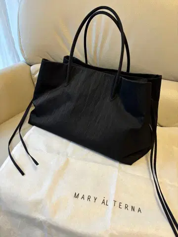 MARYALTERNA 메아리 알터나 토트 블랙