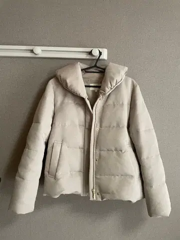 BEAMS HEART 라이트 베이지 다운 자켓