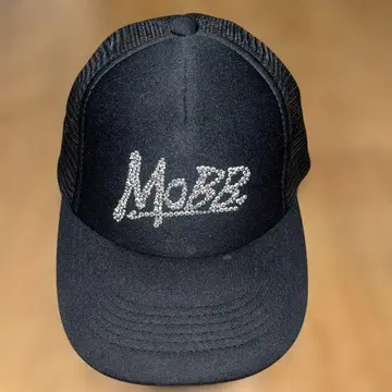 스톤 장식 블랙 트래커 캡 MOBB