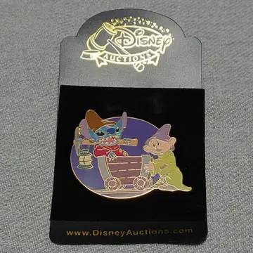 [레어] DisneyAuctions 스티치 일곱 난쟁이 패턴 핀 배지