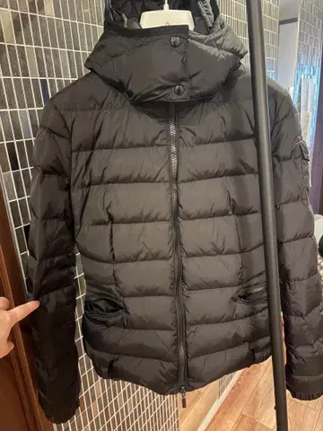 MONCLER 블랙 다운 자켓 후드 부착