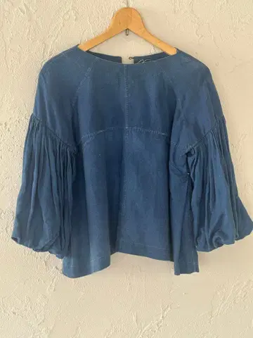 스크램프셔스 Volume sleeve top Indigo