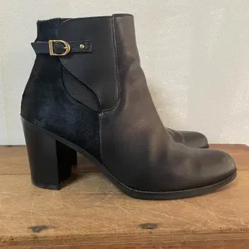 Lois CRAYON 천연 가죽 x 송치 사이드 지퍼 숏부츠