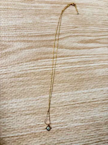 골드 다이아몬드형 펜던트 목걸이