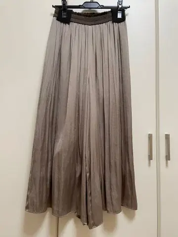 베이지 플리츠 롱팬츠