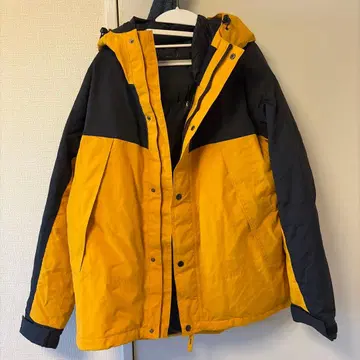 후드 부착 다운 자켓 블랙/옐로우 컬러