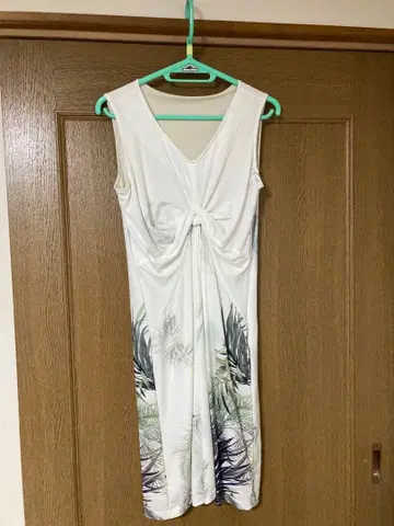 otto 화이트 슬리브리스 원피스 안감 부착