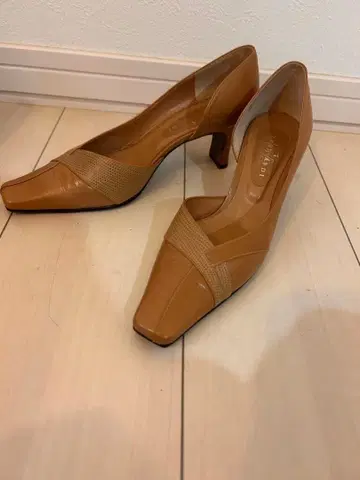 트루사르디 TRUSSARDI 스퀘어토 하이힐