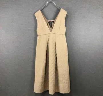 체스티 퀼팅 원피스 베이지