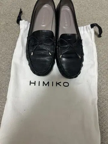 HIMIKO 로퍼 모카신 블랙 악어 엠보싱 리본