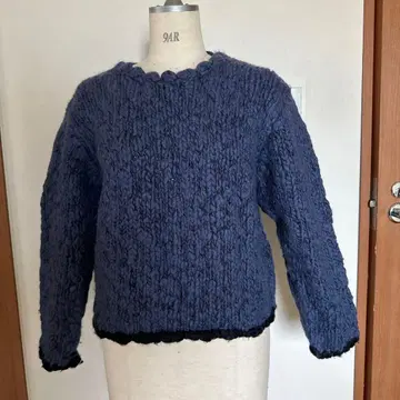 INDIGE NOUS DESIGNS 네이비 핸드 니트 스웨터 짧은 기장