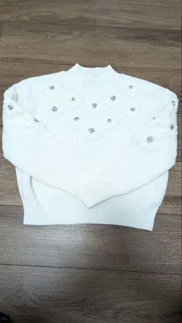 퀸즈 코트 비쥬 니트 스웨터