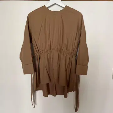 밴야드 스톰 블라우스