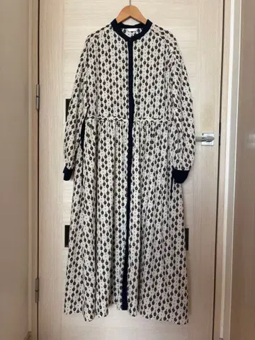 [새상품급] 니콜 노카라 긴팔 롱 원피스