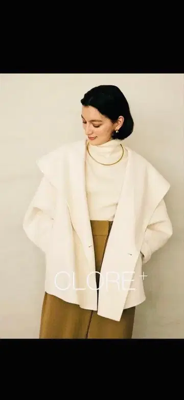 CLORE+ 아이보리 빅 칼라 코트