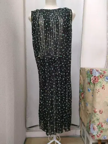 다이앤 폰 파스텐버그 블랙 실크 원피스