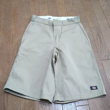 Dickies 루즈핏 베이지 숏팬츠