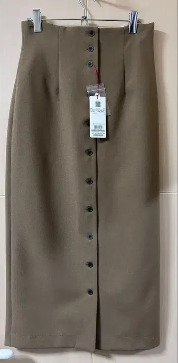 드레 스테리아 앞 버튼 타이트 스커트 40