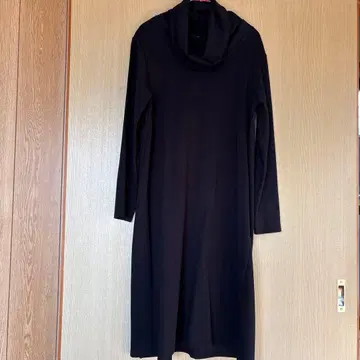 블랙 터틀넥 롱 원피스