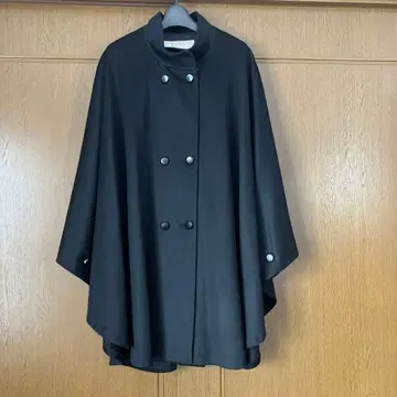 블랙 케이프 코트 버튼 포함