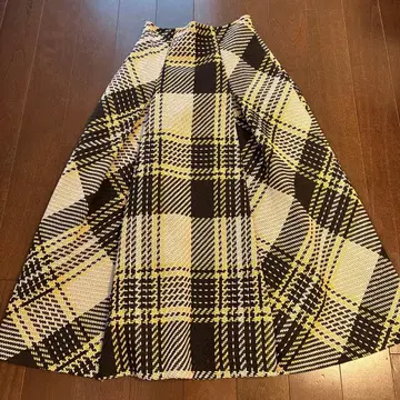 SNIDEL 체크 무늬 플레어 스커트 S 사이즈