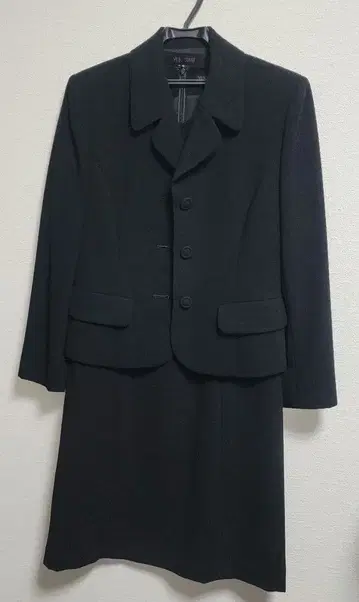 블랙 수트 자켓과 드레스 세트