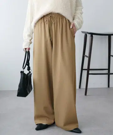 새상품 디스코트 -3kg는 없어 보이는 드레이프감 이지 팬츠 베이지