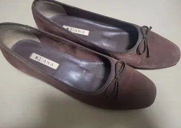 DIANA 브라운 스웨이드 펌프스