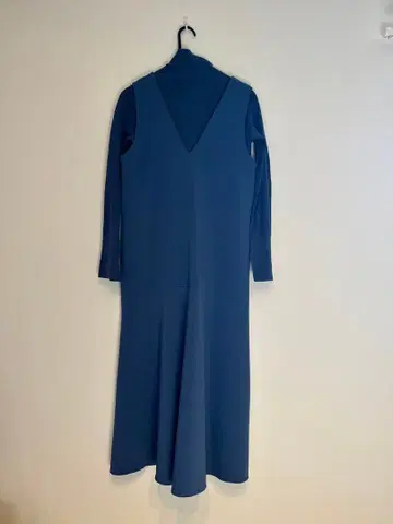 Mila Owen V넥 원피스 터틀넥