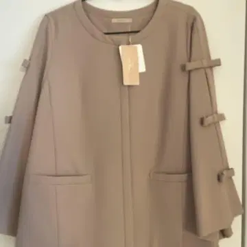 로즈 티아라 베이지 노카라 자켓 새상품 정가 27500엔