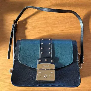 FURLA 스터드 장식 숄더백