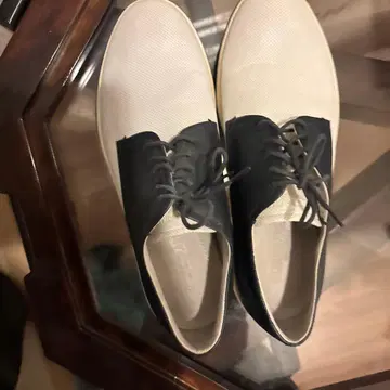 메쉬 화이트 블랙 레이스업 슈즈