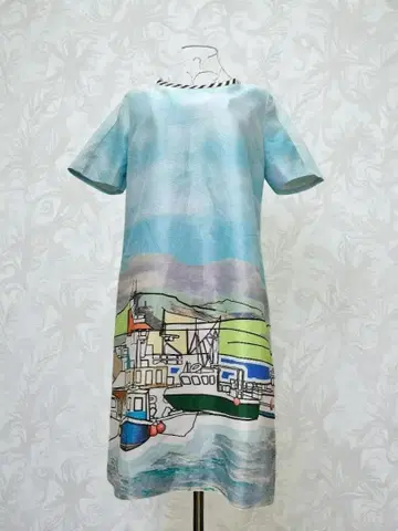 미호코 사이토 하늘색 원피스