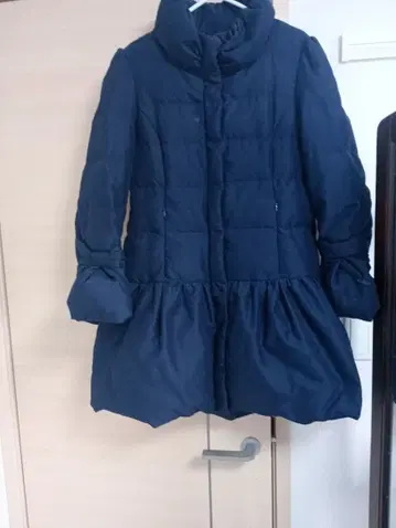 루일 에 부티크 네이비 플레어 실루엣 다운 자켓