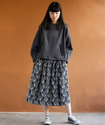 AVIE 플라워 자카드 스커트 아비 플레어 스커트 보태니컬 무늬 자수