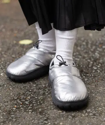 niko and - 오리지널 니코모코 목 신발 실버 M