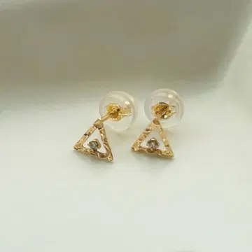 [ cui-cui ] K10YG 다이아몬드 트라이앵글 귀걸이