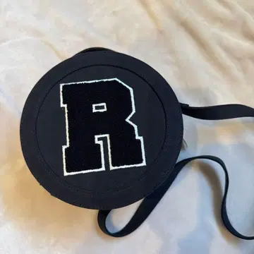 로데오 크라운 R 자수 블랙 숄더백
