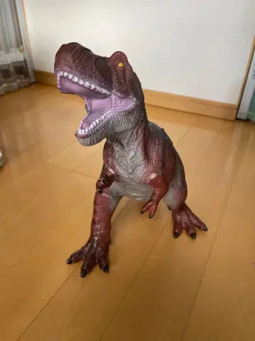 공룡 높이 약 37cm