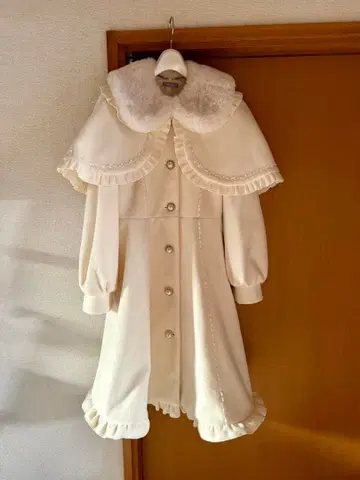 axes femme kawaii 케이프 포함 롱 코트 화이트