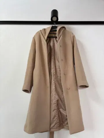 베이지 후드 부착 롱 코트