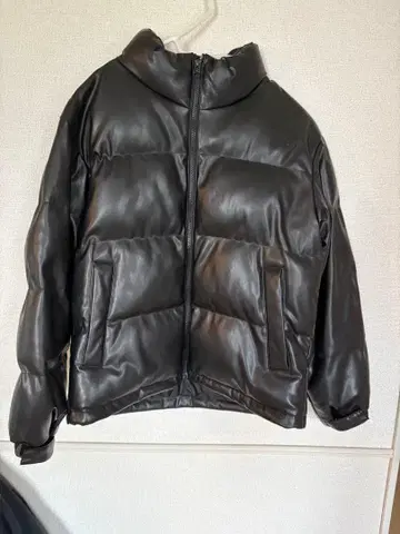 GU 블랙 합성 피혁 다운 자켓