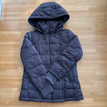 블랙 후드 부착 다운 자켓