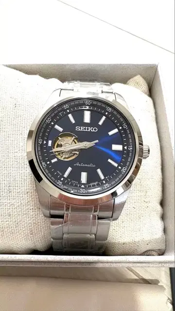 세이코 셀렉션 남성용 세미 스켈레톤 메카니컬 손목시계 SCVE051