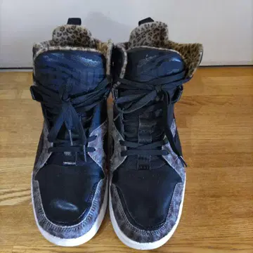 Puma R698 블랙/레오파드 하이컷 스니커즈