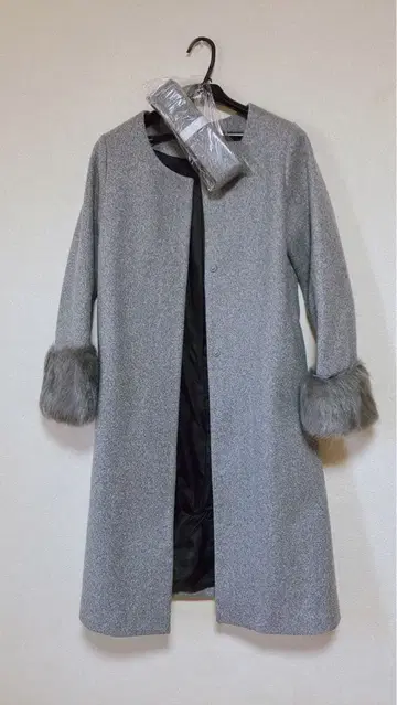그레이 퍼 포함 롱 코트