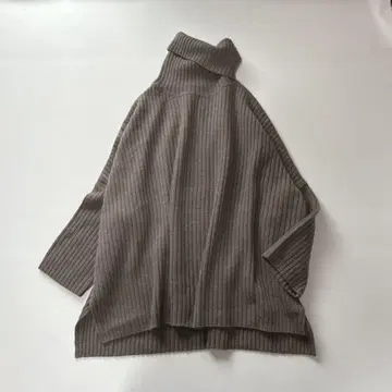 [ 새상품급 ] 두지엠 클라세 오버 사이즈 리브 터틀넥 풀오버